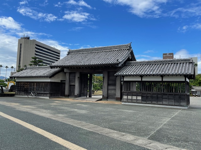 徳島城　復元された鷲の門